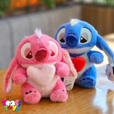 عروسک استیج قلب به دست