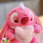 عروسک استیج قلب به دست