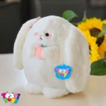 عروسک خرگوش هلو به دست