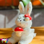 عروسک خرگوش قارچ به دست