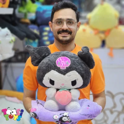 عروسک پتو بالشتی کرومی ملودی توت فرنگی به دست