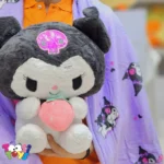 عروسک پتو بالشتی کرومی ملودی توت فرنگی به دست